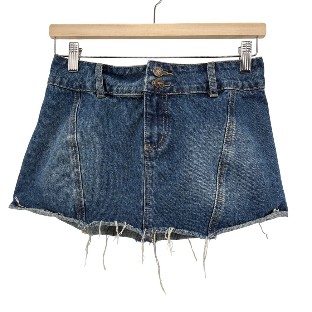 Edikted Denim Mini Skirt Medium Blue Raw Hem‎ Distressed Y2K Low Rise